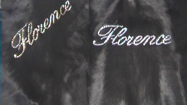 collection 4 strass logo on shorn mink